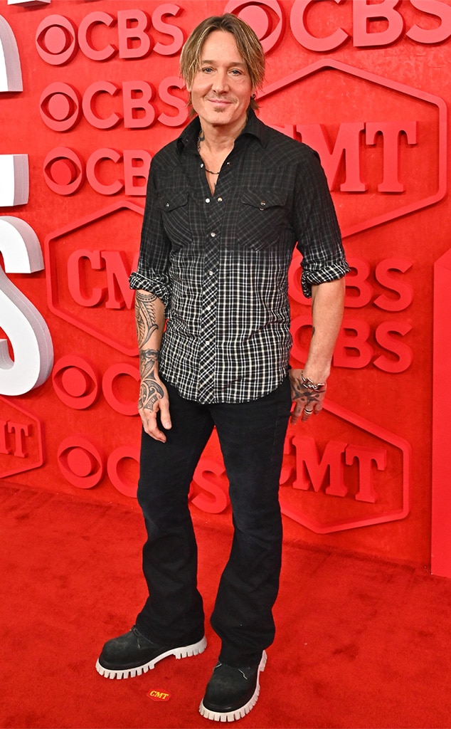 rs_634x1024 240407171422 Keith_Urban